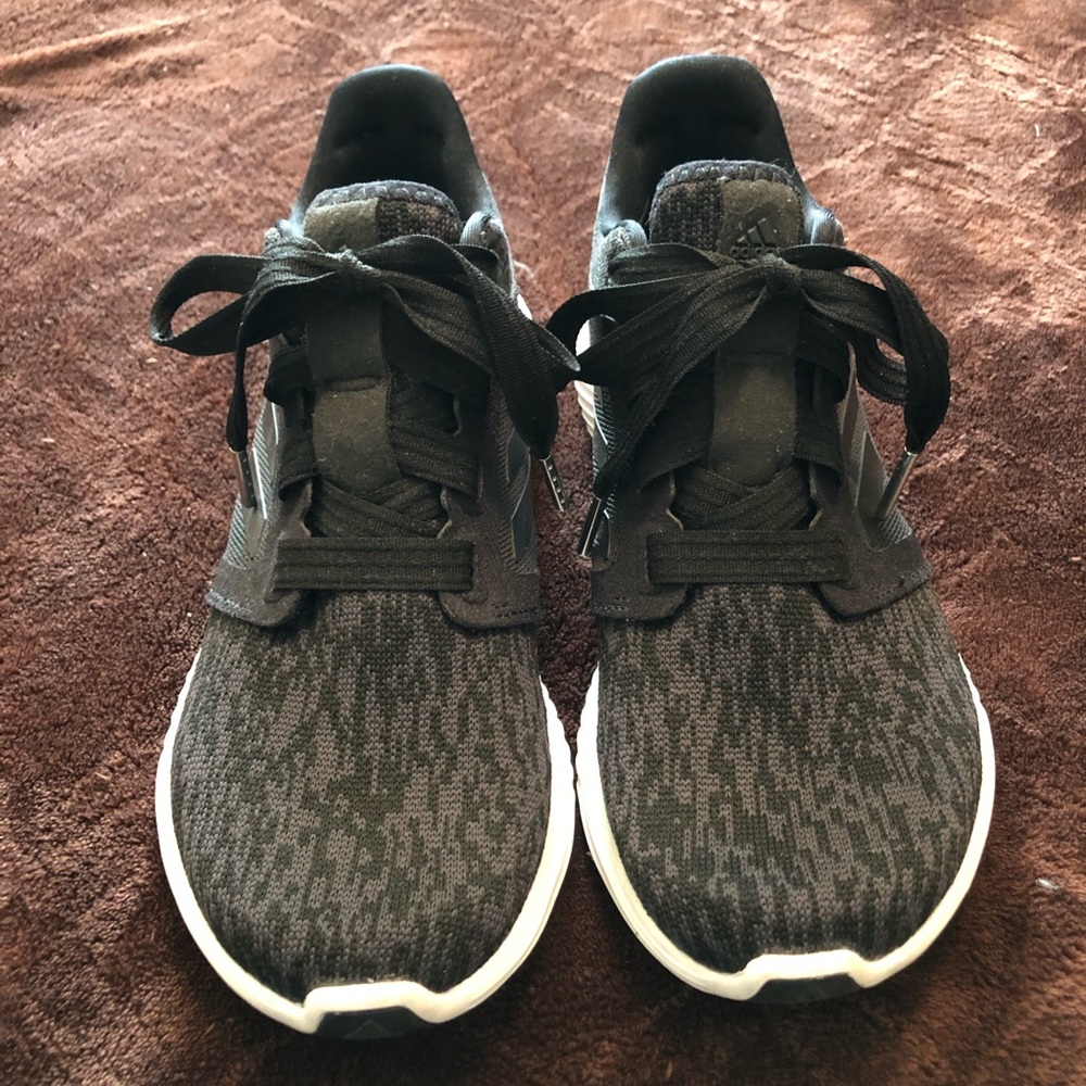 Like New Black/Gray Adidas Bounce Shoes Size 7.5